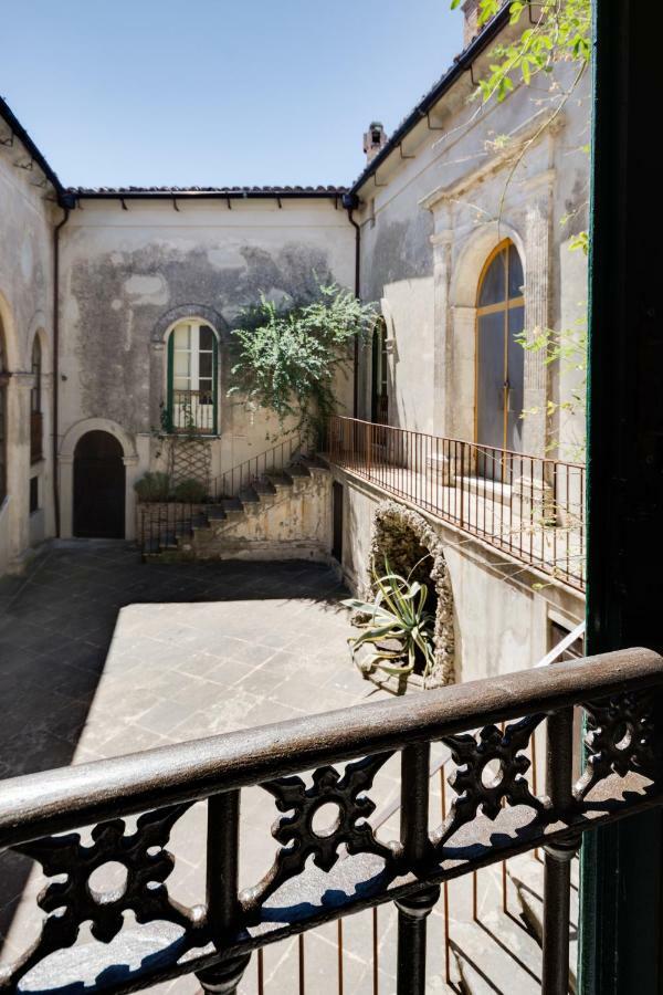 Castello Di Caccuri Suites Exterior photo